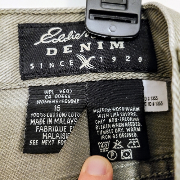 Like New! Eddie Bauer Loose Fit Moss Green Denim Modest Jean Shorts - Picture 2 of 4